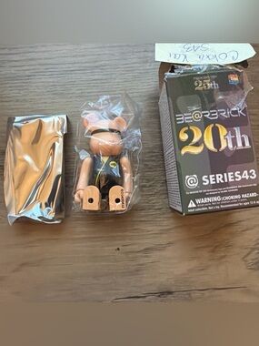 Medicom BE@RBRICK 25th Anniversary Bear Cobra Kai series 43 sealed Bearbrick
